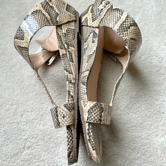 Kenneth Cole Reaction Great Buckle Reptile Print Gladiator Mule Sandals 8.5 - Picture 5 of 11